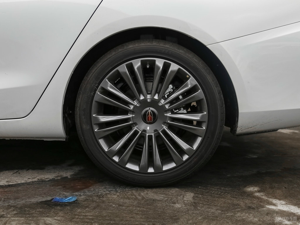 珠光白紅旗H5經(jīng)典車(chē)身外觀圖片