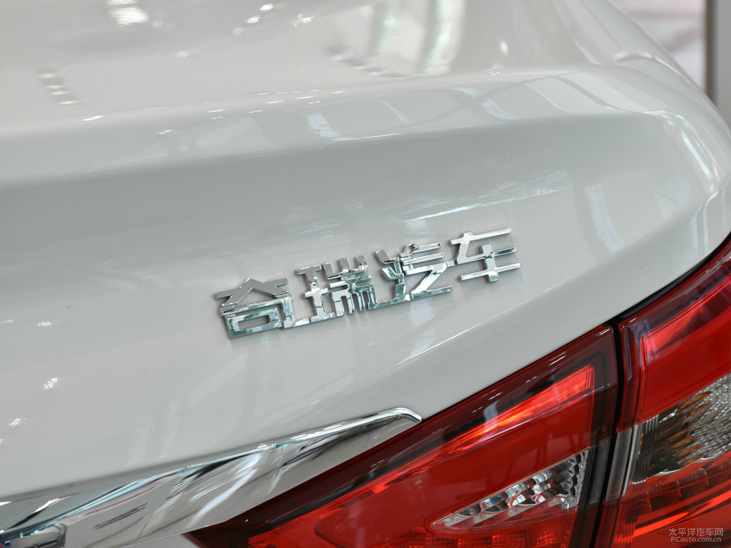 皓月白艾瑞澤5車尾外觀圖片