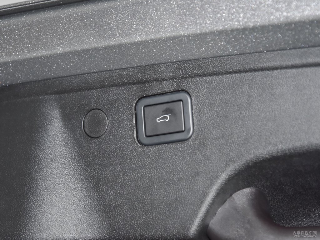 艾爾斯灰魏牌 VV7后備廂空間圖片