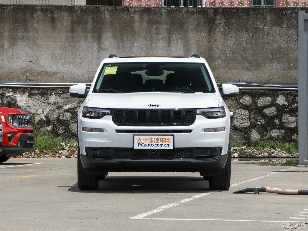 喀納斯白大指揮官整車(chē)外觀外觀圖片