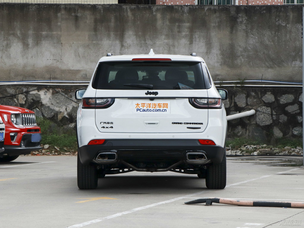 喀納斯白大指揮官整車外觀外觀圖片