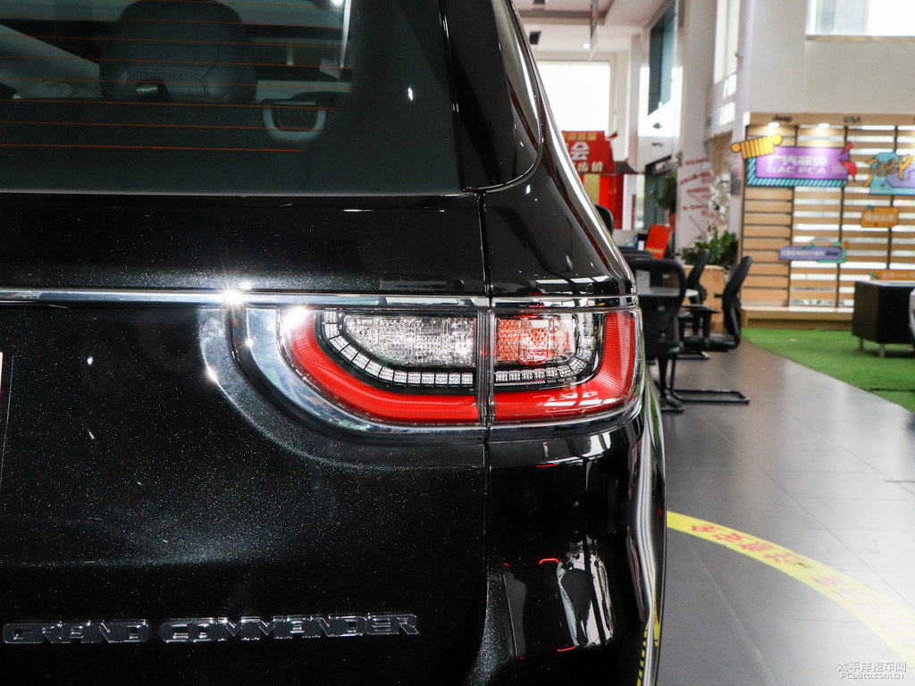 北極黑大指揮官車(chē)尾外觀圖片