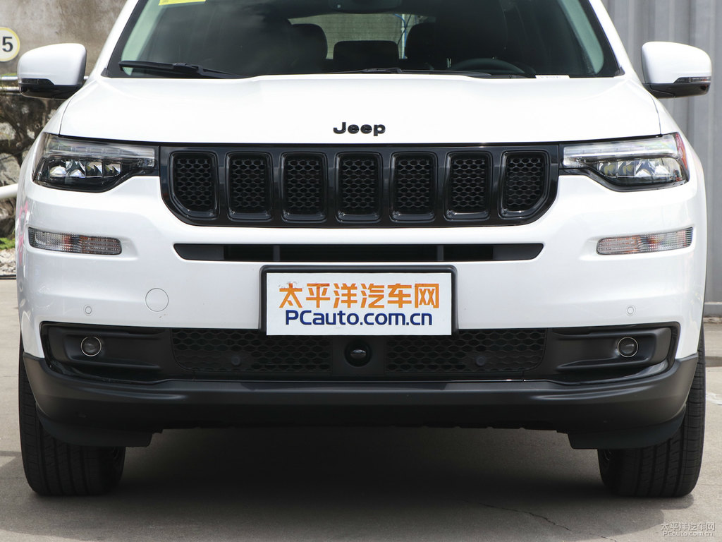 喀納斯白大指揮官車頭外觀圖片