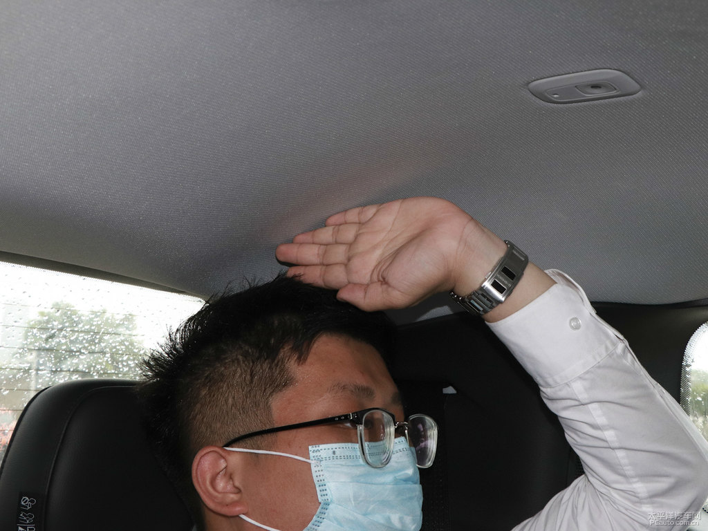喀納斯白大指揮官駕乘空間空間圖片