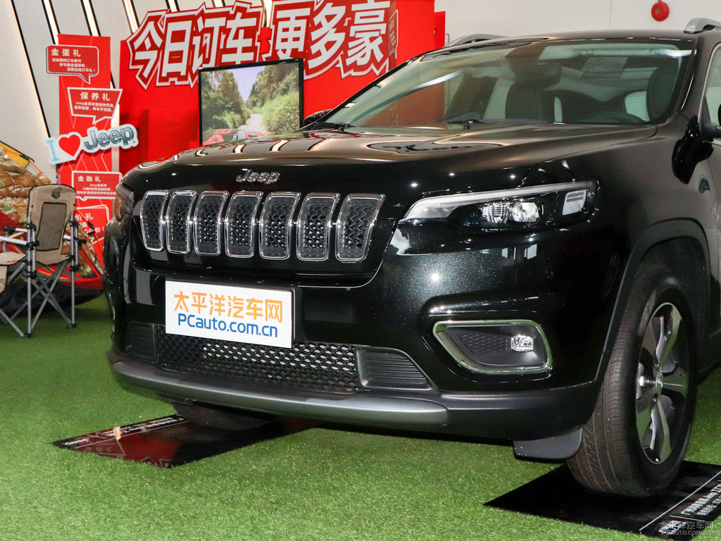 晶黑自由光車頭外觀圖片