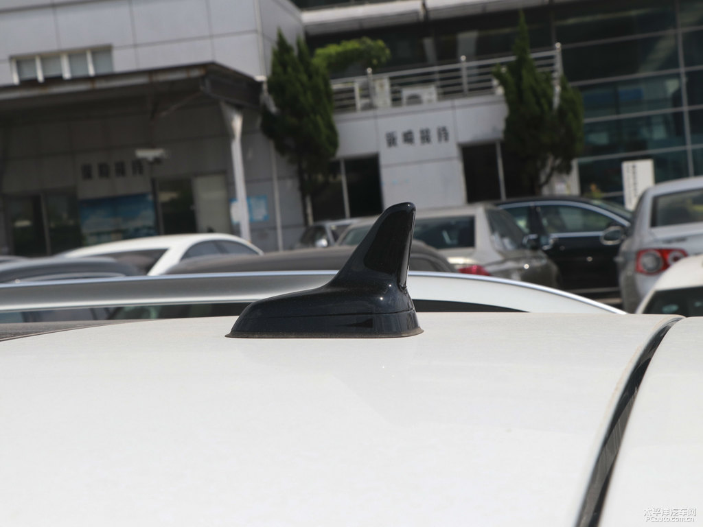 極地白探岳車身外觀圖片