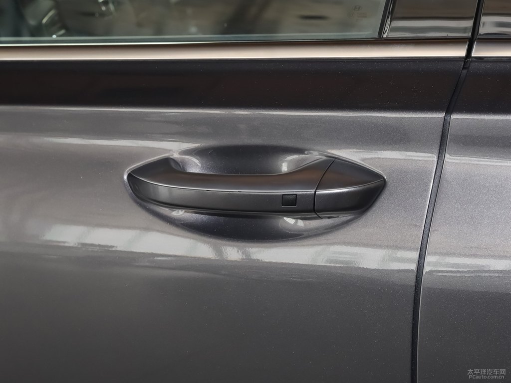 魔法灰勝達(dá)車(chē)身外觀圖片