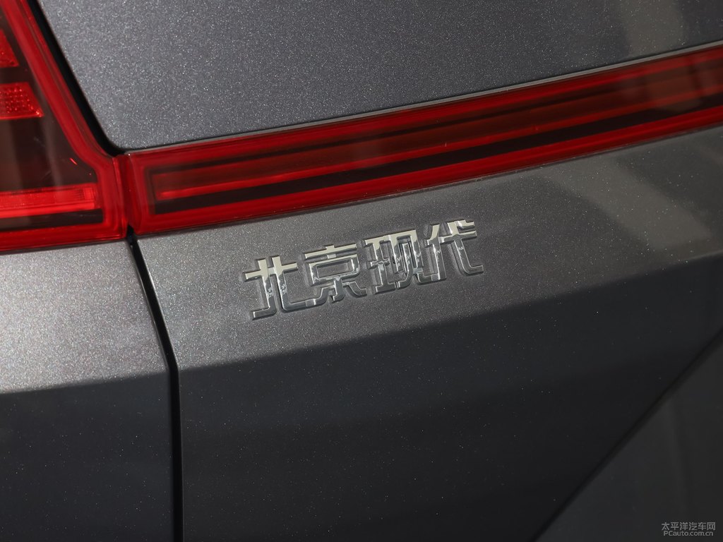 魔法灰勝達(dá)車(chē)尾外觀圖片
