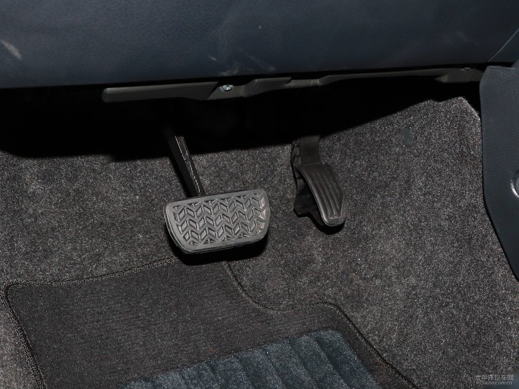 天際白YARiS L 致炫中控內(nèi)飾圖片