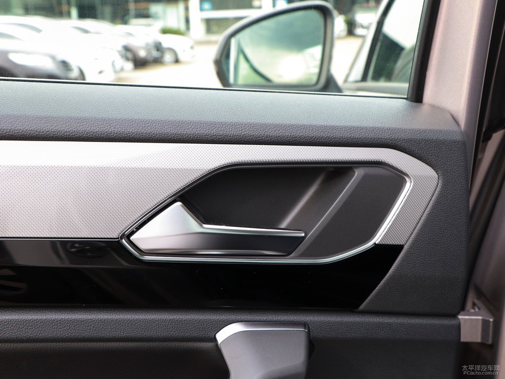 星耀金探岳車廂內飾圖片