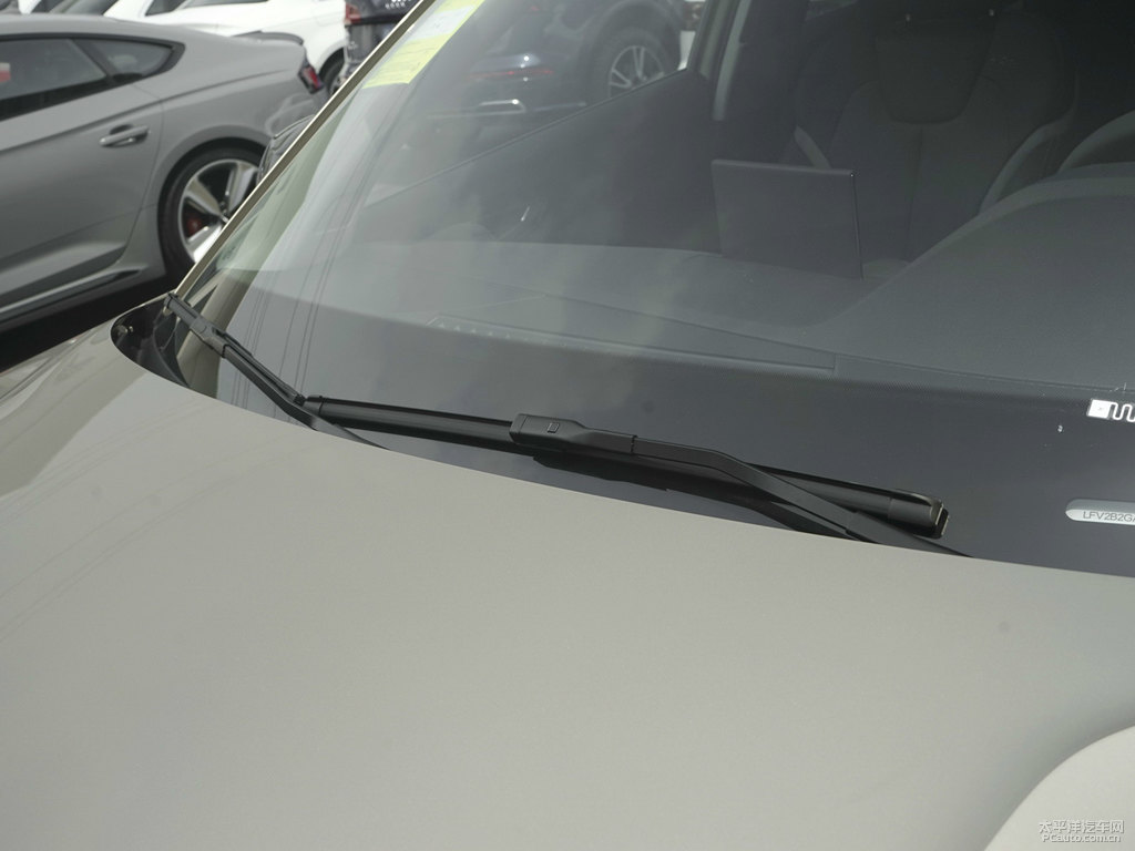 鈦金米奧迪Q2L車身外觀圖片