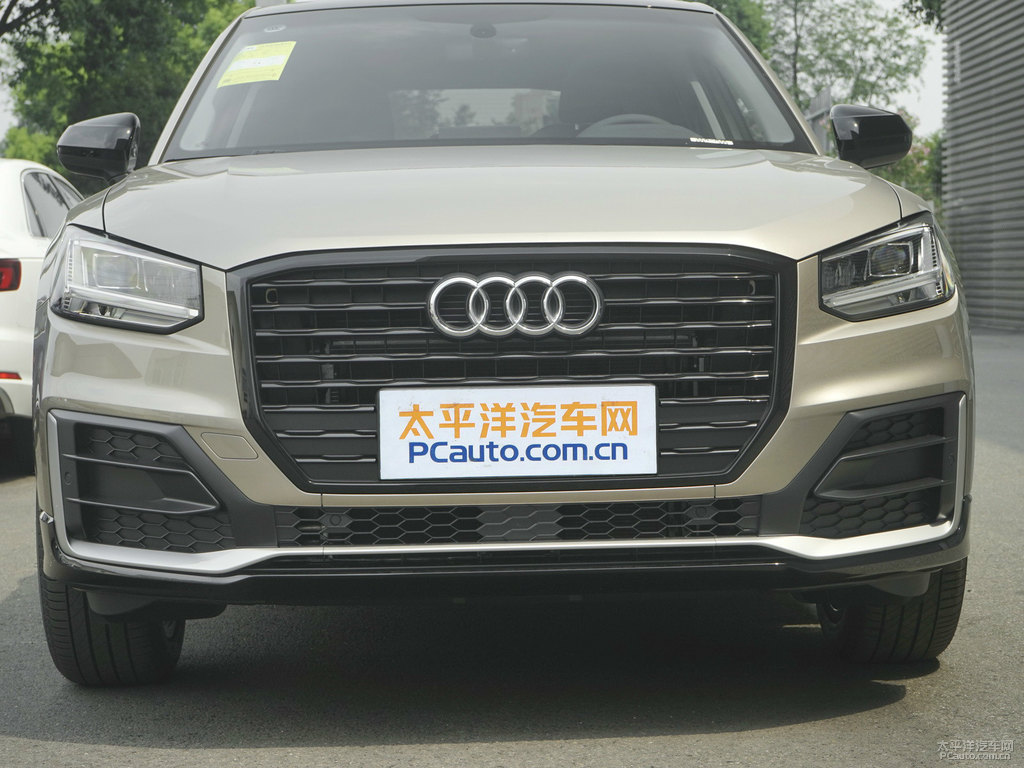 鈦金米奧迪Q2L車頭外觀圖片