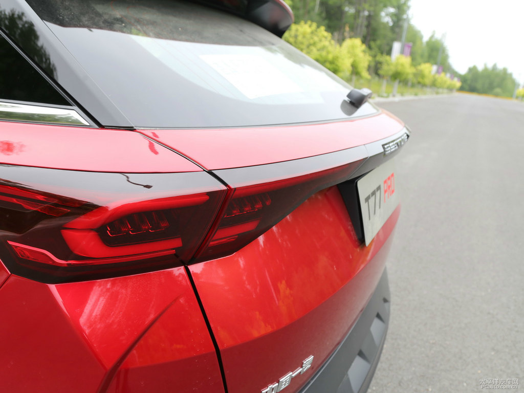 烈焰紅奔騰T77車(chē)尾外觀圖片