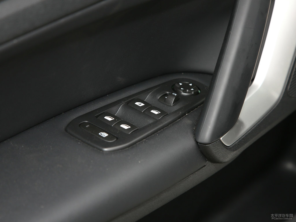 珠光白標(biāo)致408車廂內(nèi)飾圖片
