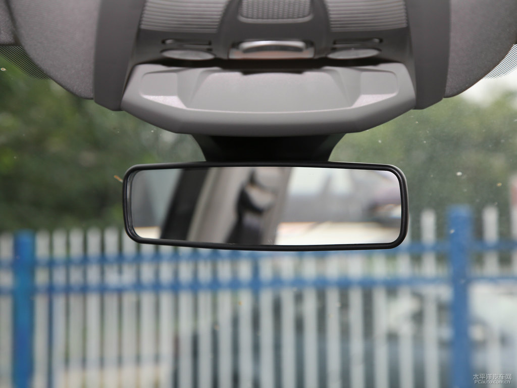 青山灰標(biāo)致5008車廂內(nèi)飾圖片