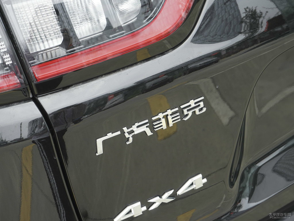 晶黑自由光車尾外觀圖片