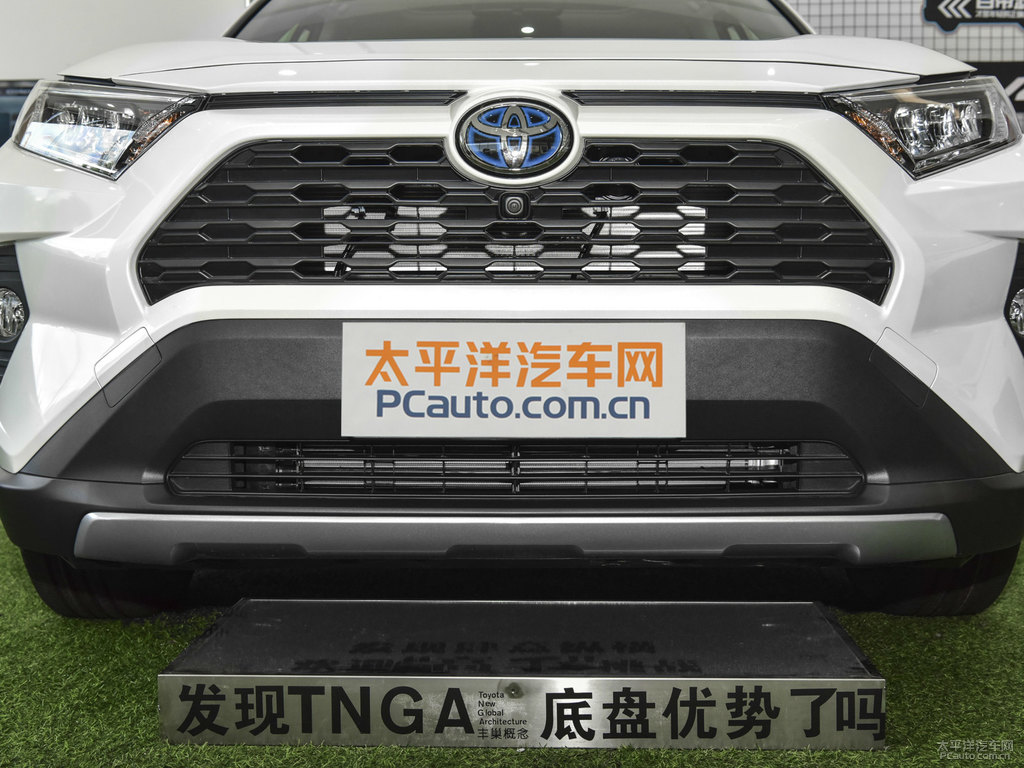 珍珠白RAV4榮放車頭外觀圖片