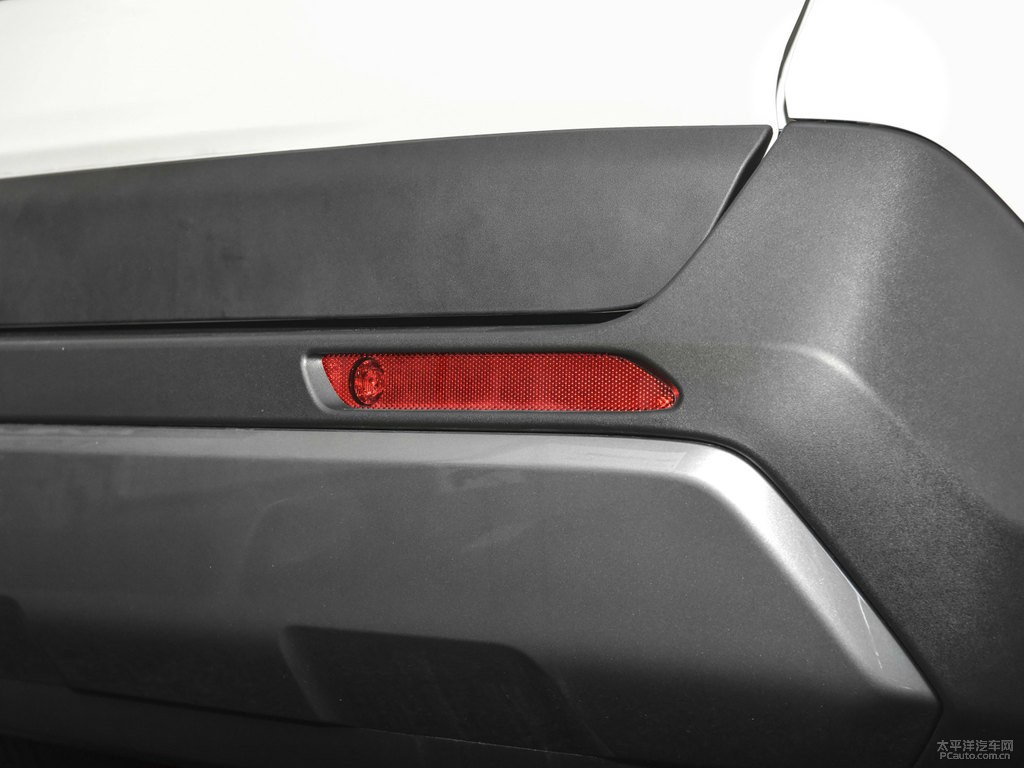 珍珠白R(shí)AV4榮放車(chē)尾外觀圖片