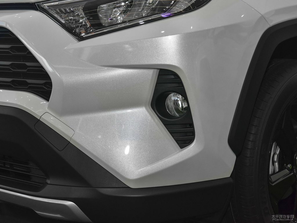 珍珠白R(shí)AV4榮放車頭外觀圖片
