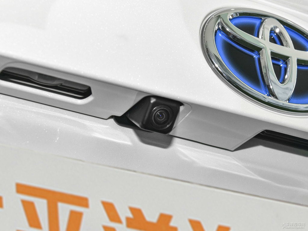 珍珠白R(shí)AV4榮放車尾外觀圖片