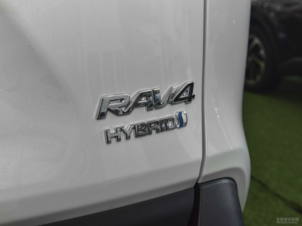 珍珠白R(shí)AV4榮放車(chē)尾外觀圖片