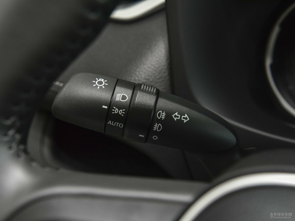珍珠白RAV4榮放中控內(nèi)飾圖片
