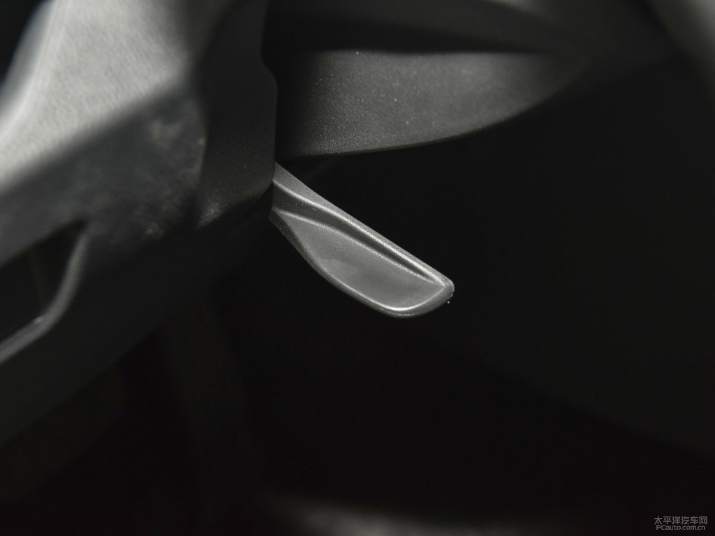 珍珠白RAV4榮放中控內(nèi)飾圖片