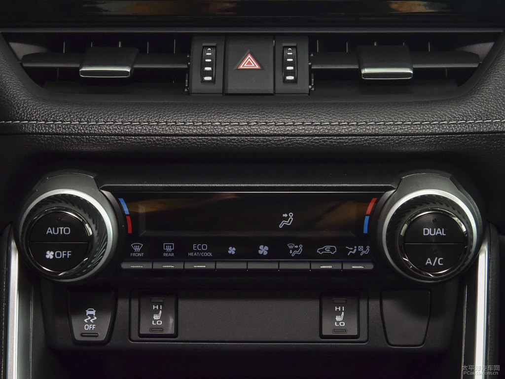 珍珠白RAV4榮放中控內(nèi)飾圖片