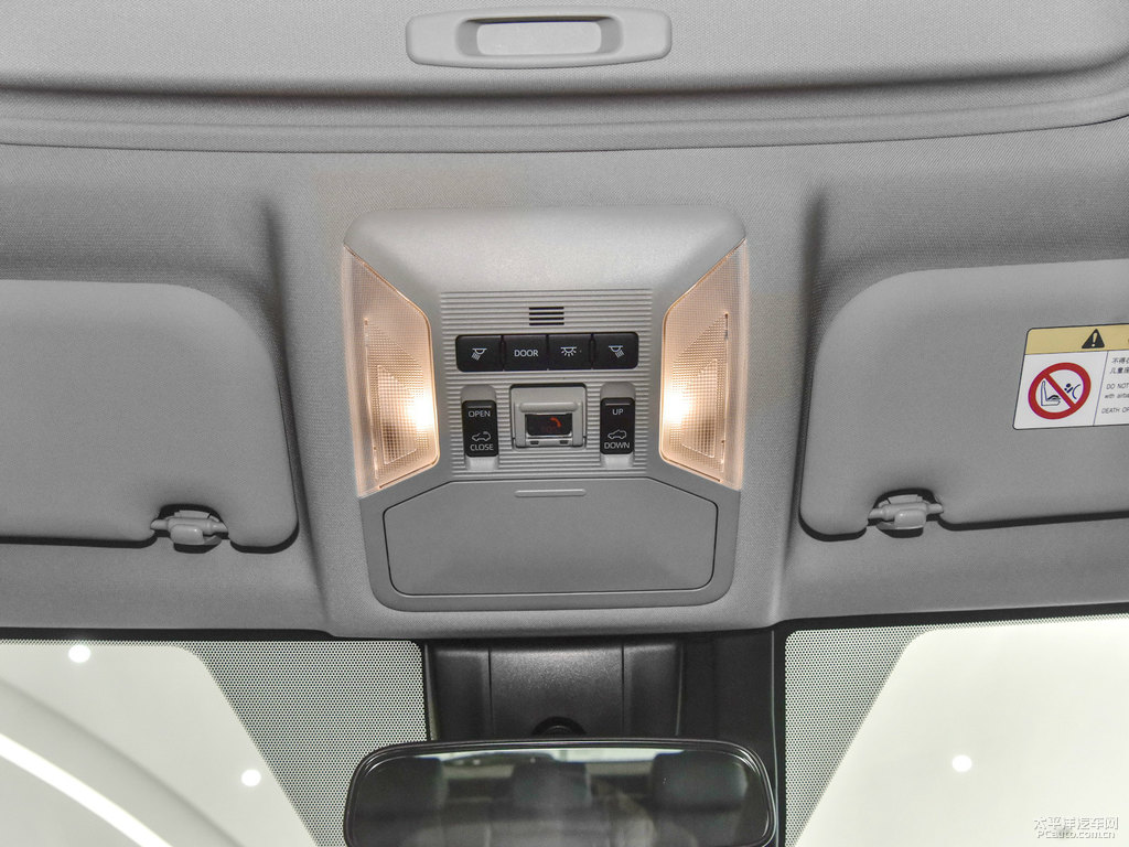 珍珠白RAV4榮放車廂內(nèi)飾圖片