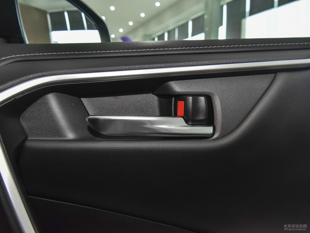 珍珠白RAV4榮放車廂內(nèi)飾圖片