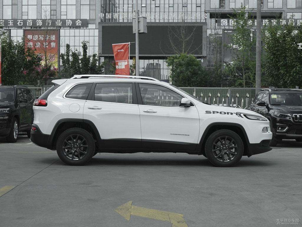 皓白自由光整車外觀外觀圖片