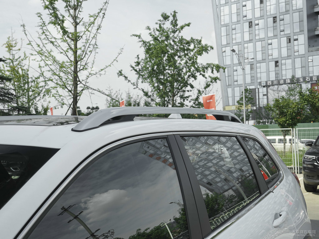 皓白自由光車身外觀圖片