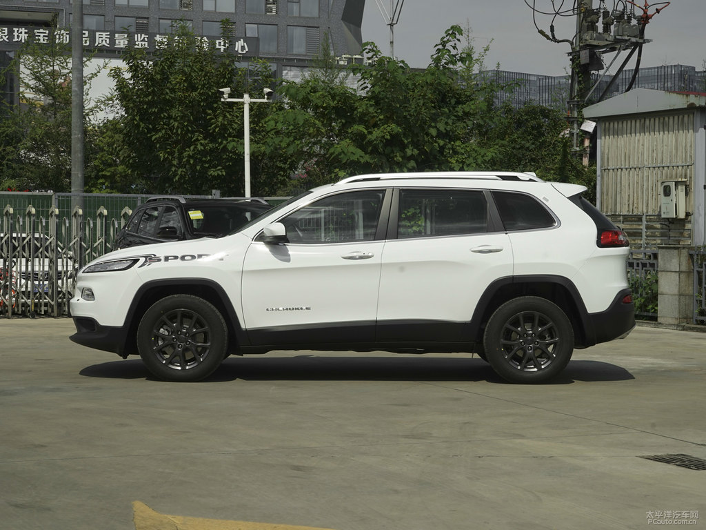 皓白自由光整車外觀外觀圖片