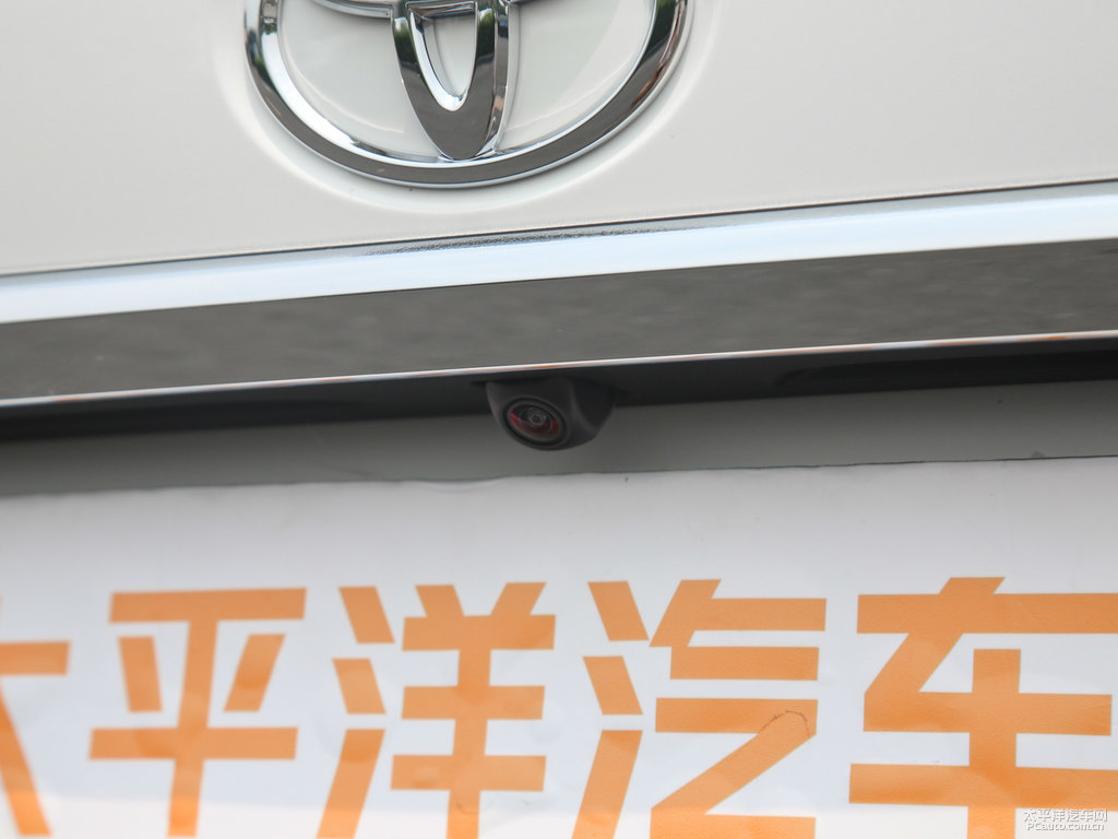 超級(jí)白色卡羅拉車尾外觀圖片