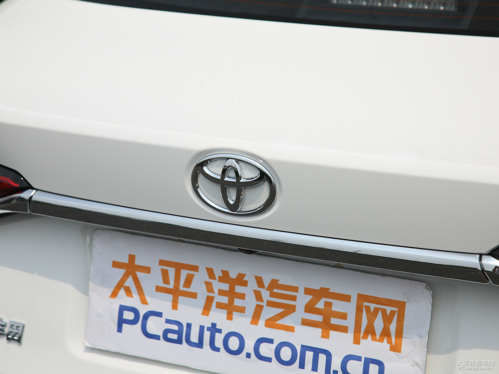 超級(jí)白色卡羅拉車尾外觀圖片