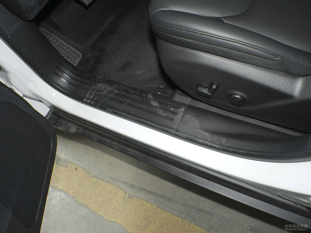 皓白自由光車廂內(nèi)飾圖片