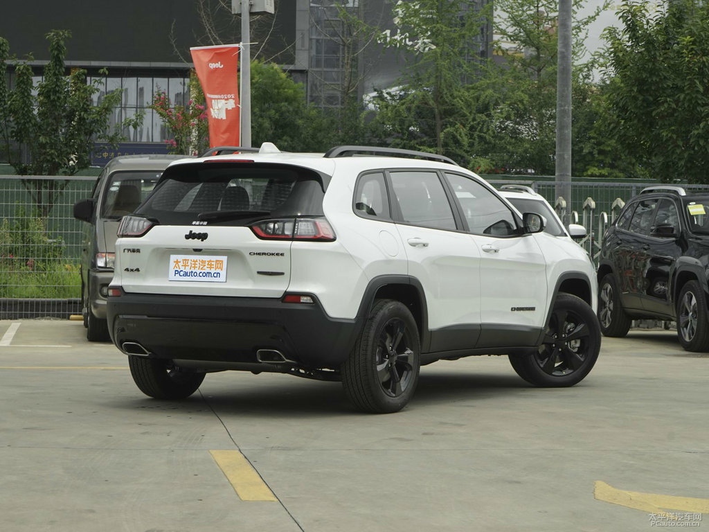 皓白自由光整車(chē)外觀(guān)外觀(guān)圖片