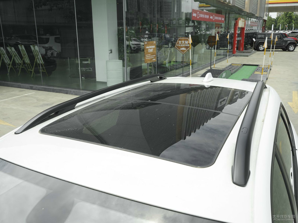 皓白自由光車身外觀圖片