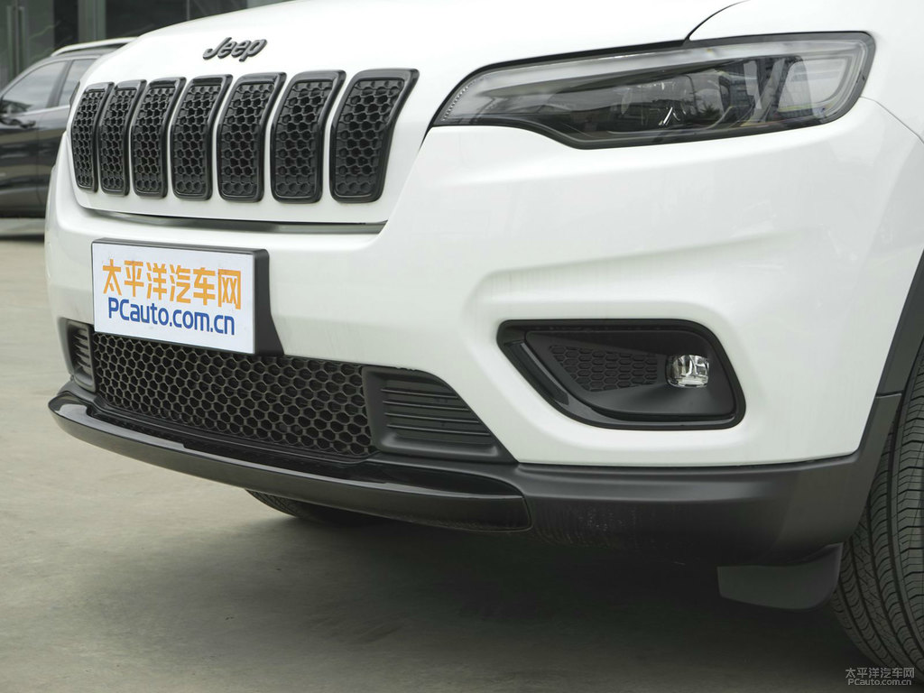 皓白自由光車頭外觀圖片