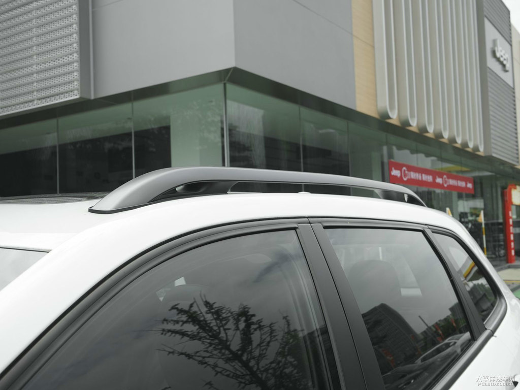 皓白自由光車身外觀圖片