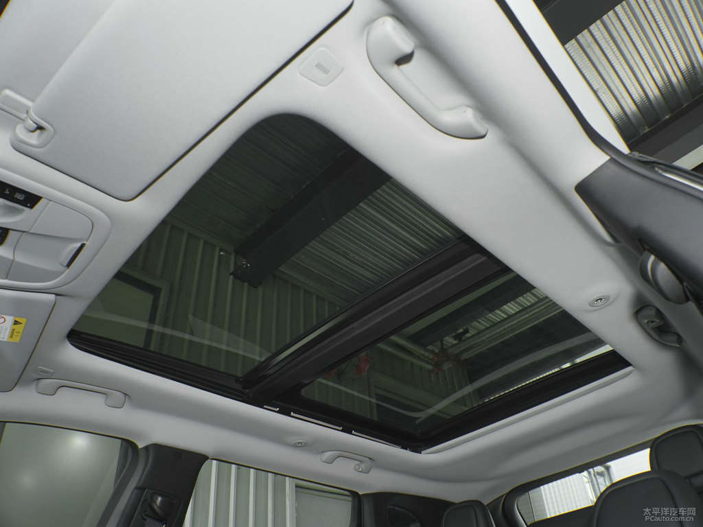 皓白自由光車廂內飾圖片