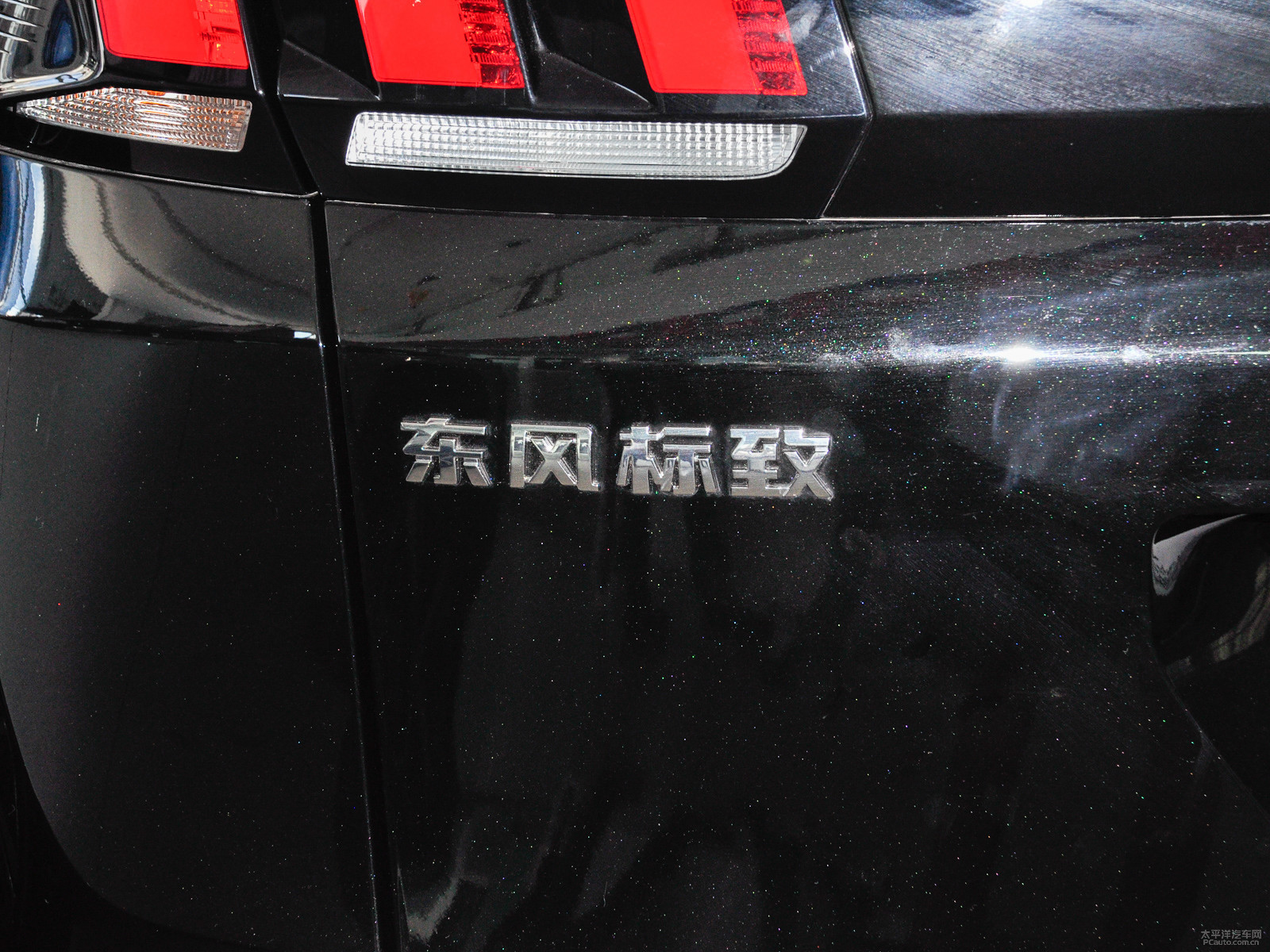 標(biāo)致4008外觀高清大圖