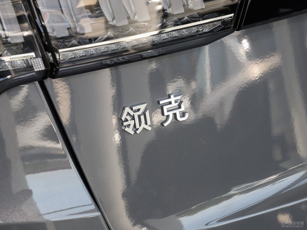 灰領(lǐng)克02車尾外觀圖片