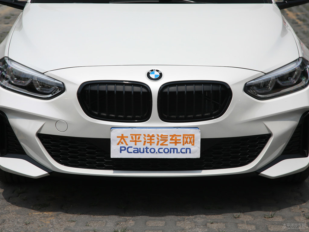礦石白寶馬1系車頭外觀圖片