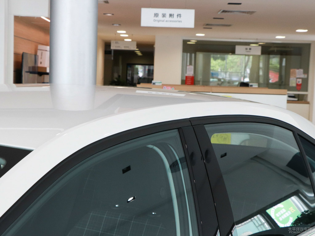 晶瑩白明銳車身外觀圖片