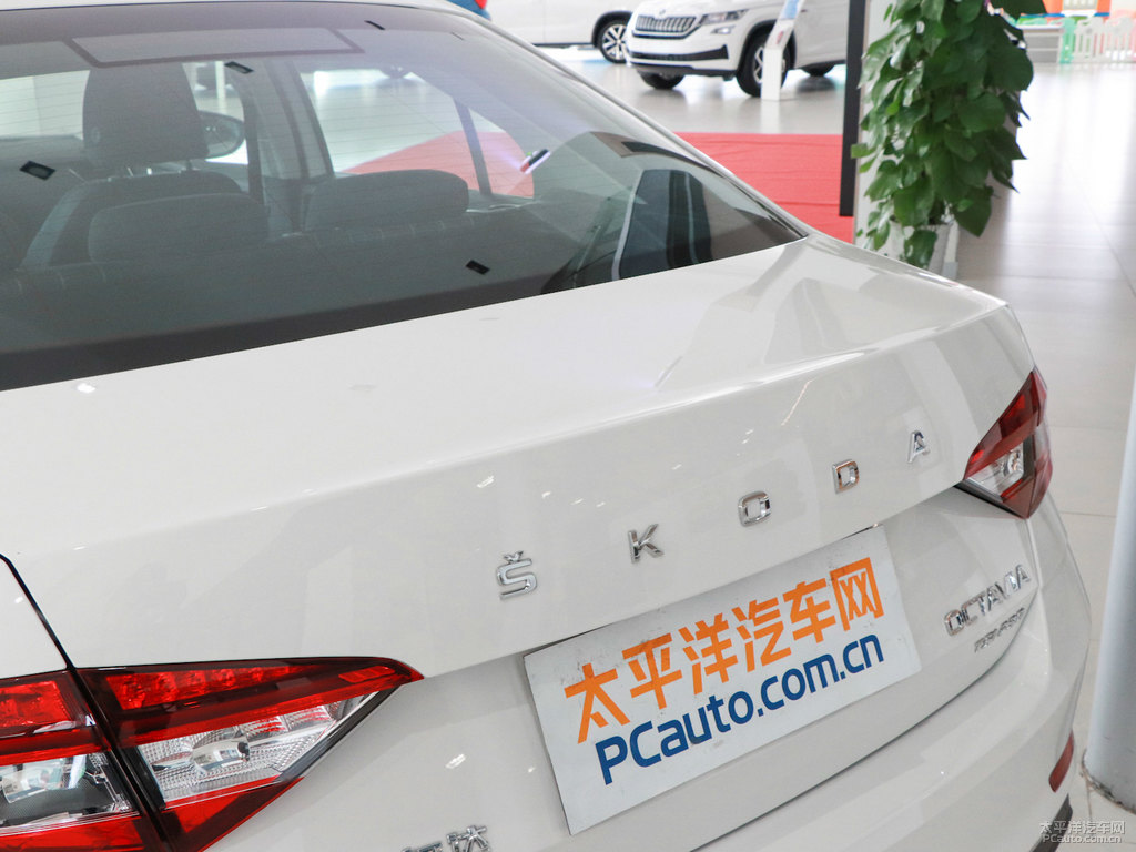 晶瑩白明銳車尾外觀圖片