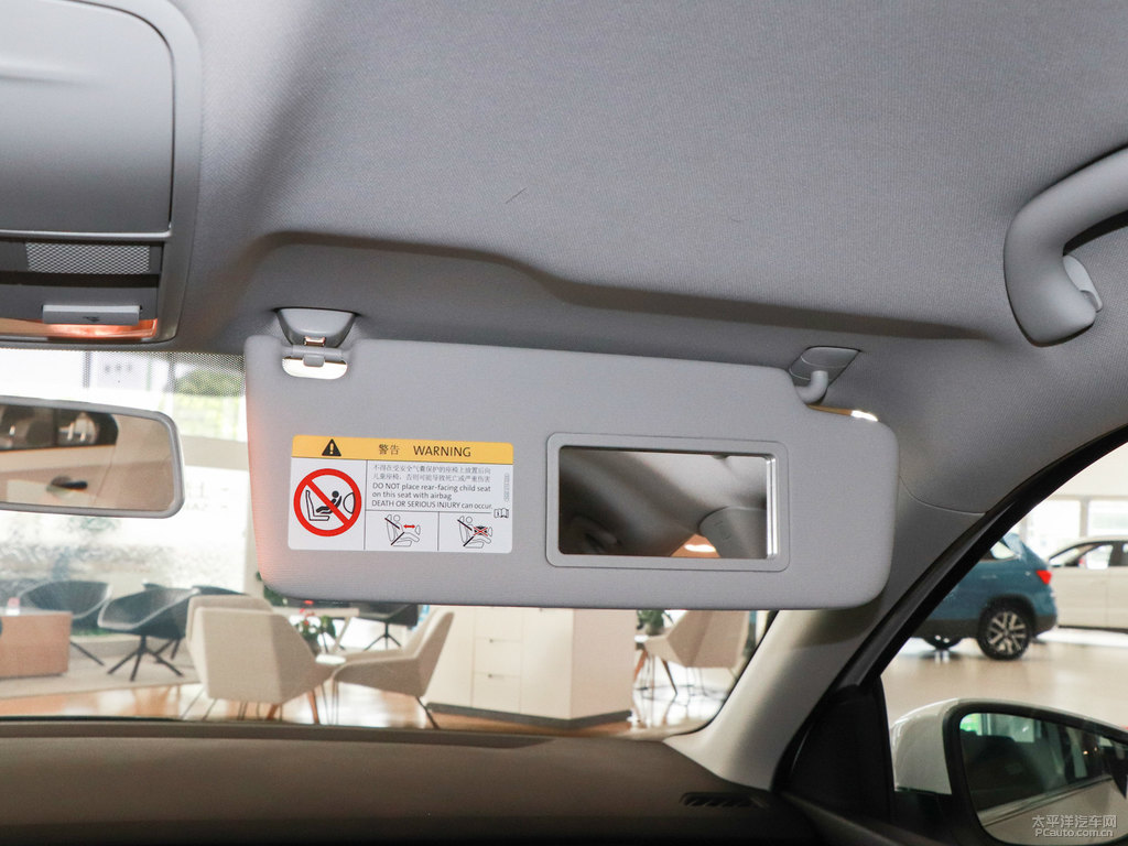 晶瑩白明銳車廂內(nèi)飾圖片