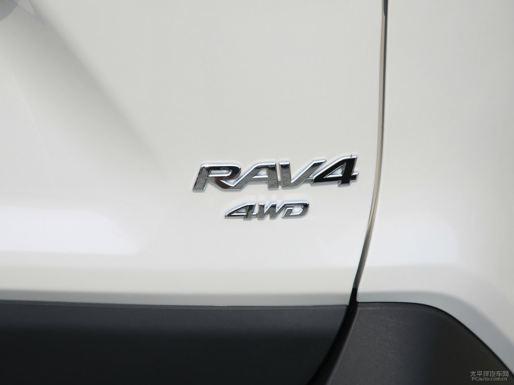 珍珠白R(shí)AV4榮放車尾外觀圖片