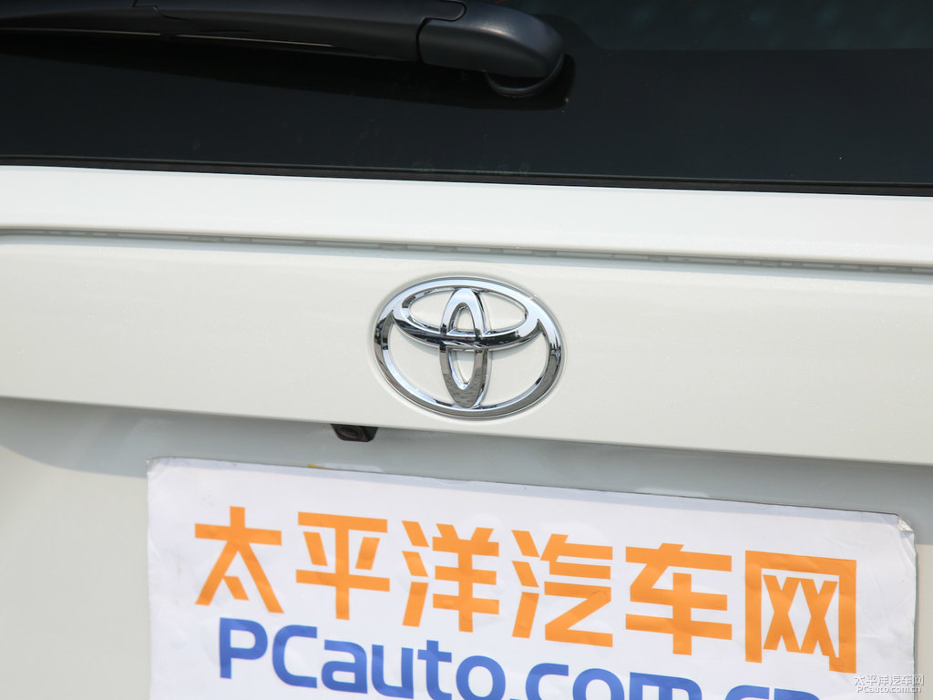 珍珠白R(shí)AV4榮放車尾外觀圖片