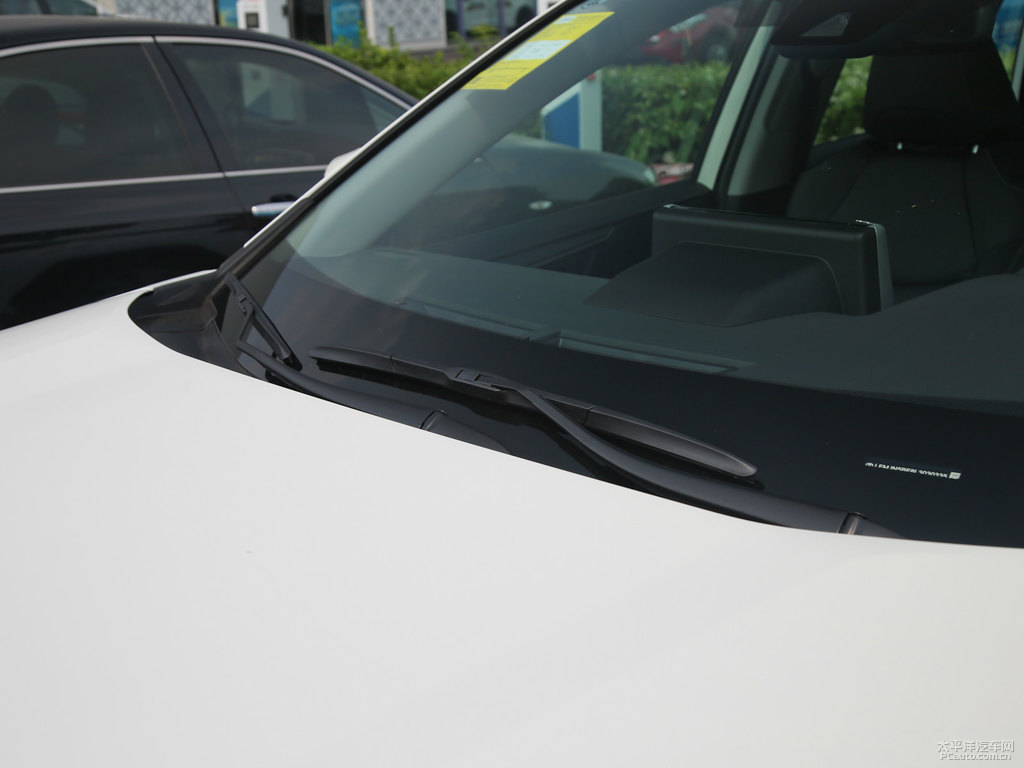 珍珠白R(shí)AV4榮放車身外觀圖片